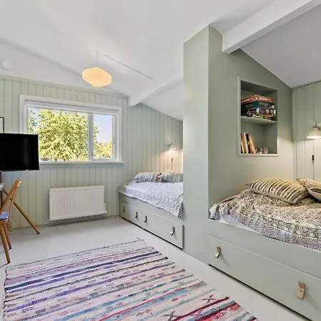 2 Bedroom Gorgeous In *