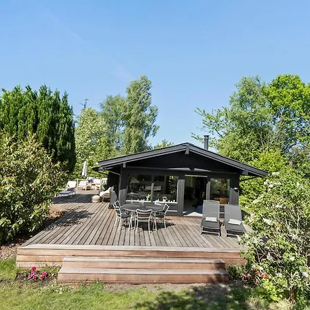 2 Bedroom Gorgeous In Holiday home *