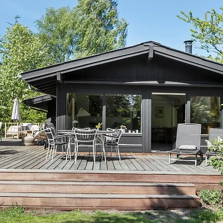 2 Bedroom Gorgeous In Holiday home *